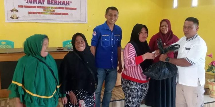 Warga Balayo Terima Santunan Penambang Lokal dan Karang Taruna Kabupaten Pohuwato