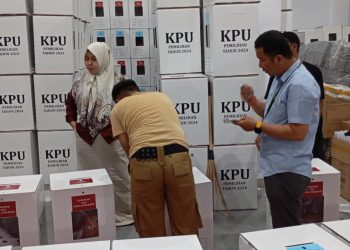 Pantau Penyortiran Logistik Pilkada, Ketua Bawaslu Pastikan Tidak ada Masalah Dalam Pendistribusian