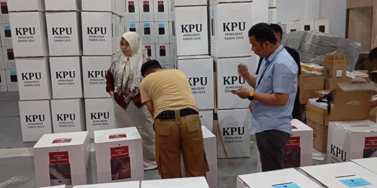 Pantau Penyortiran Logistik Pilkada, Ketua Bawaslu Pastikan Tidak ada Masalah Dalam Pendistribusian