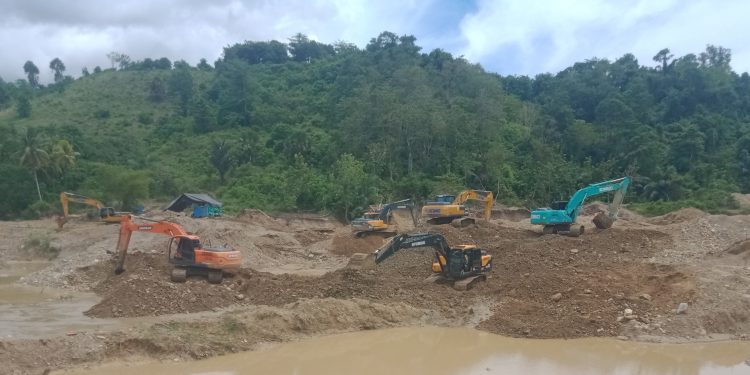 Respon KLB Malaria Di Taluditi,Penambang Balayo Lakukan Pencegahan Dengan Penimbunan Kubangan