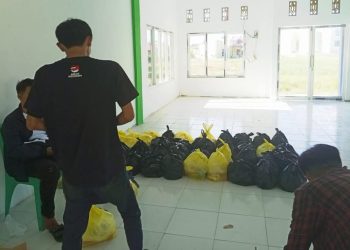 Sambut Bulan Ramadan, Penambang Pohuwato Berbagi 200 Paket Sembako