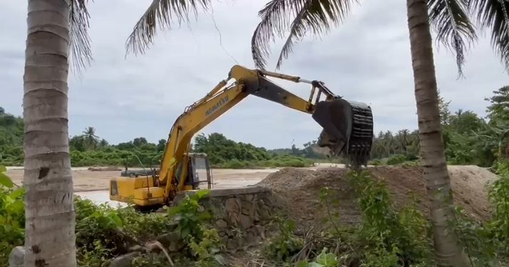 Hari Ke Empat,Penambang Lokal Buntulia Lakukan Normalisasi Dan Bangun Tanggul Sementara
