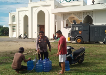 Polres Pohuwato Salurkan Air Bersih di Masjid Agung Baiturrahim Hingga Perumahan Marisa Indah