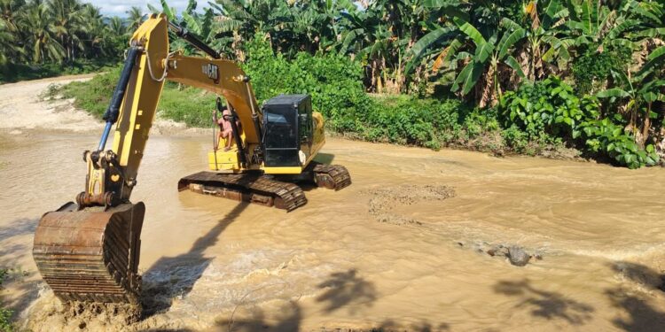 YR.Team Lakukan Normalisasi di DAS Kecamatan Dengilo
